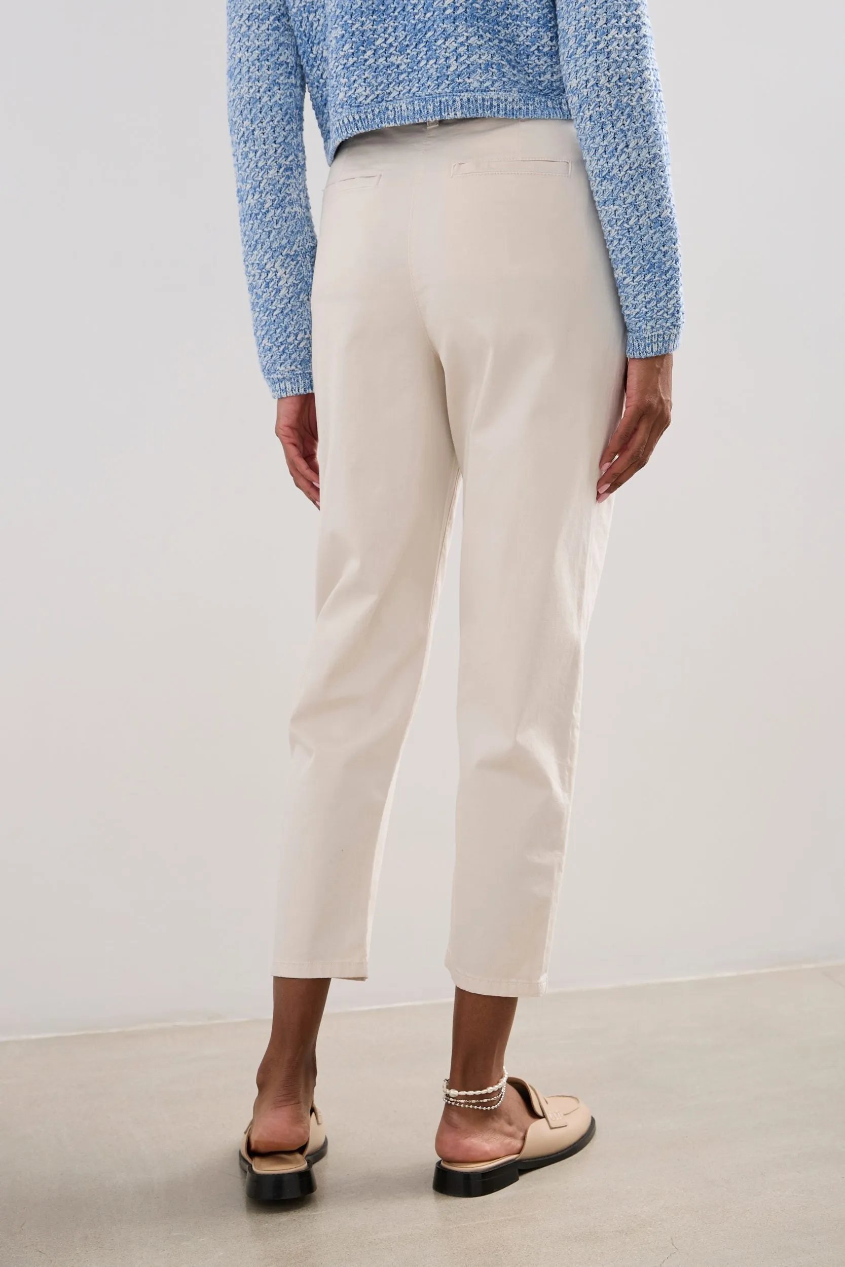 Casual cropped pants with pleats