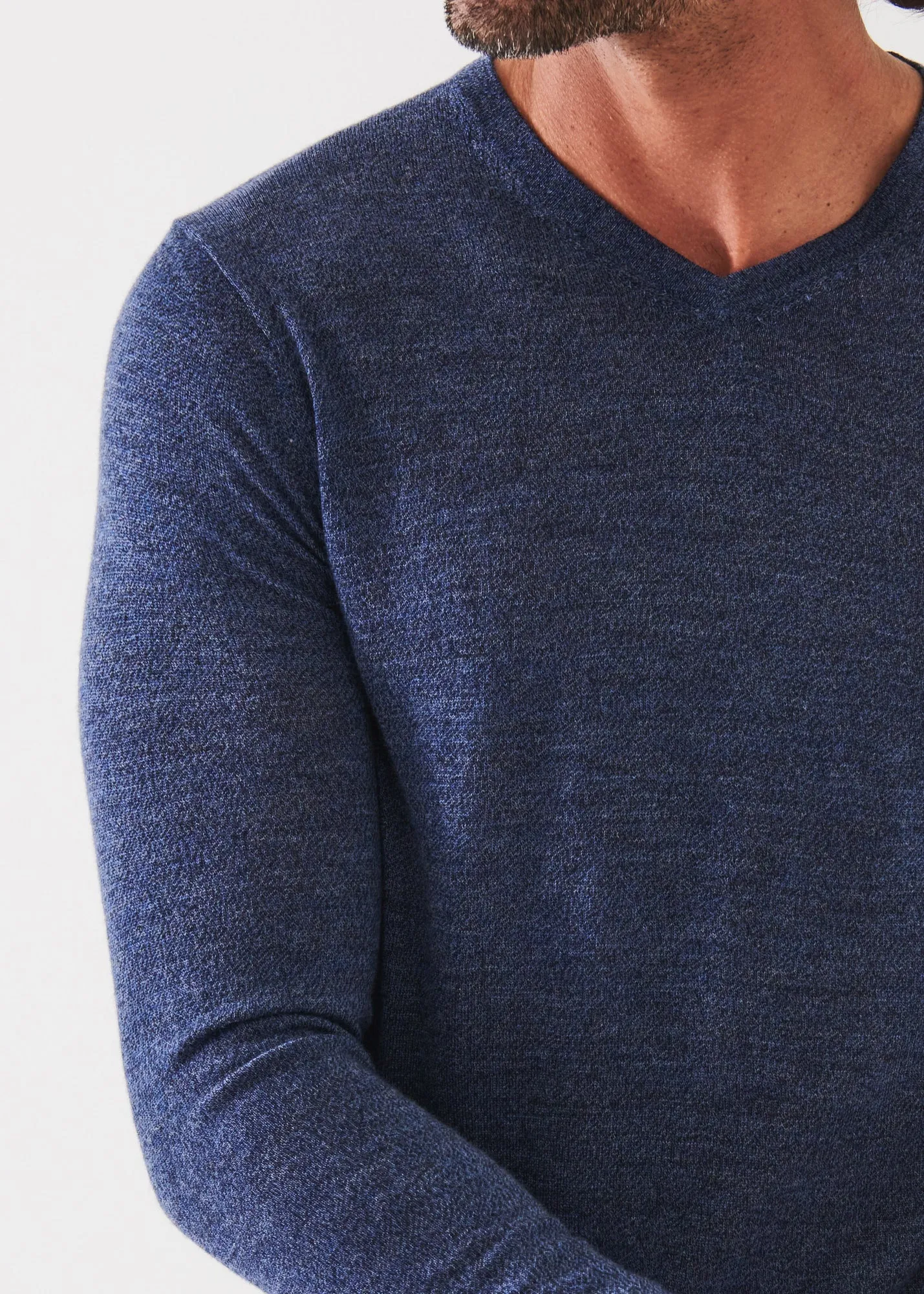 EXTRA-FINE MERINO V-NECK