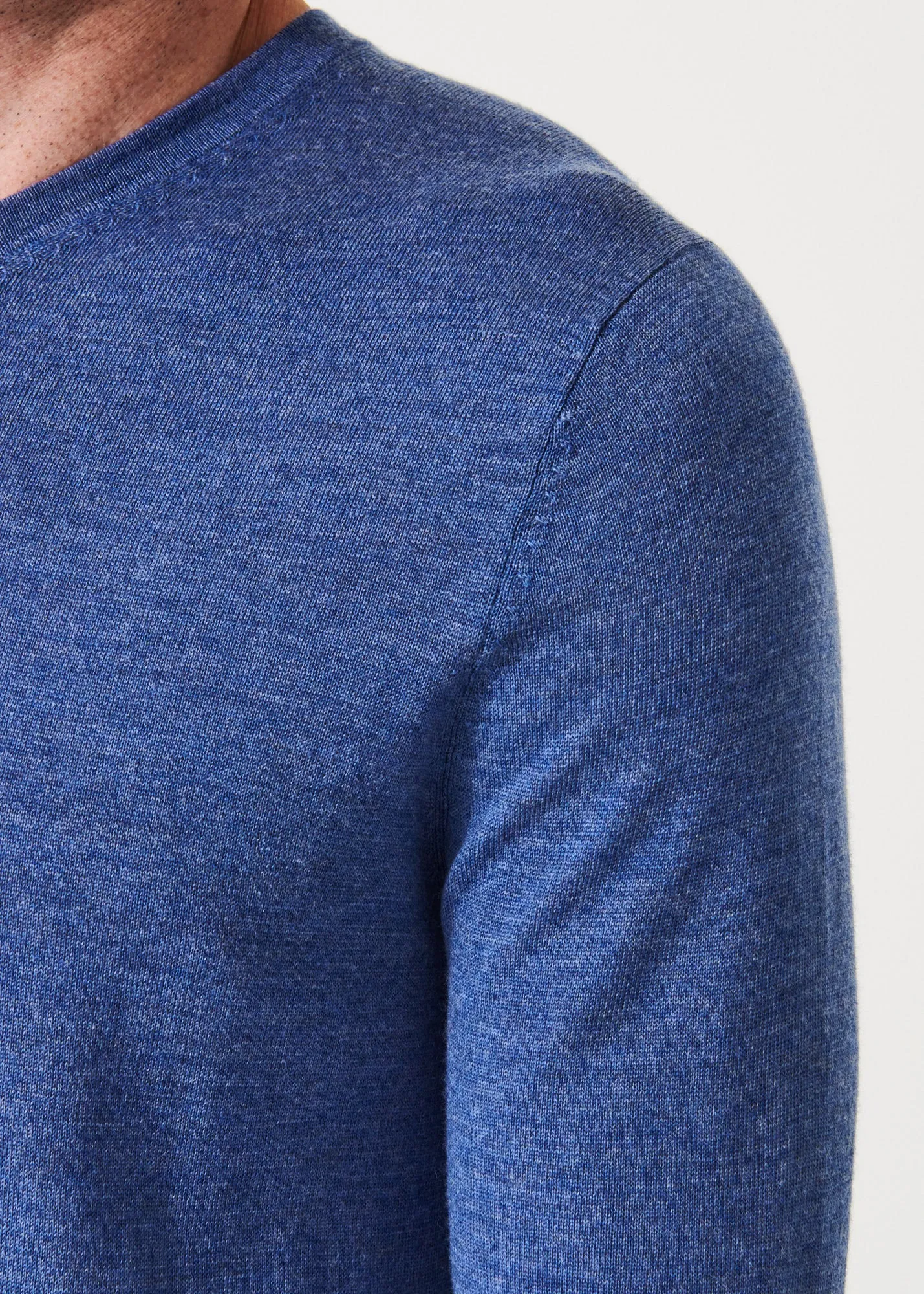 EXTRA-FINE MERINO V-NECK