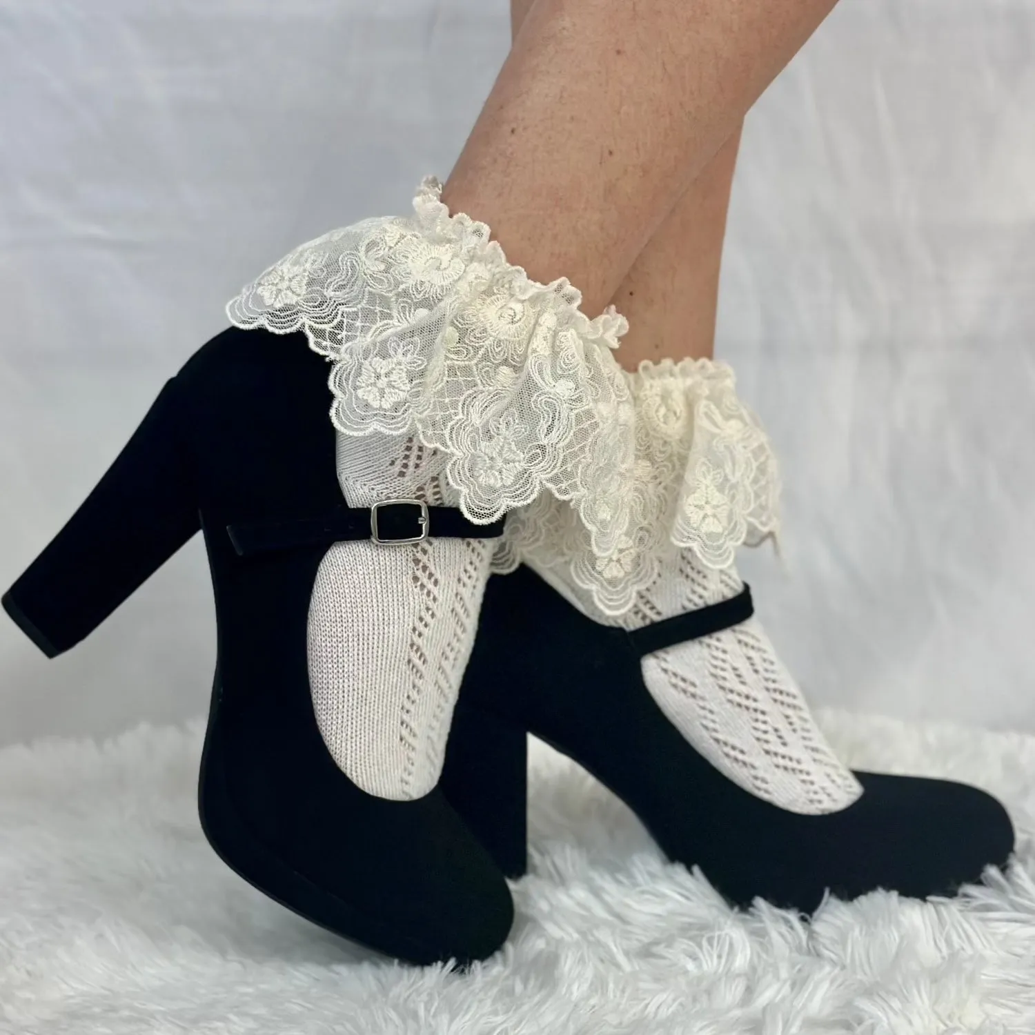 FLORAL crochet  long lace ankle socks - cream